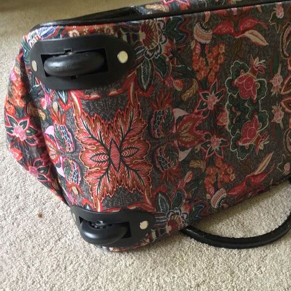 Kathy Van Zeeland Floral Patterned Women's Overnight Bag - Picture 8 of 14